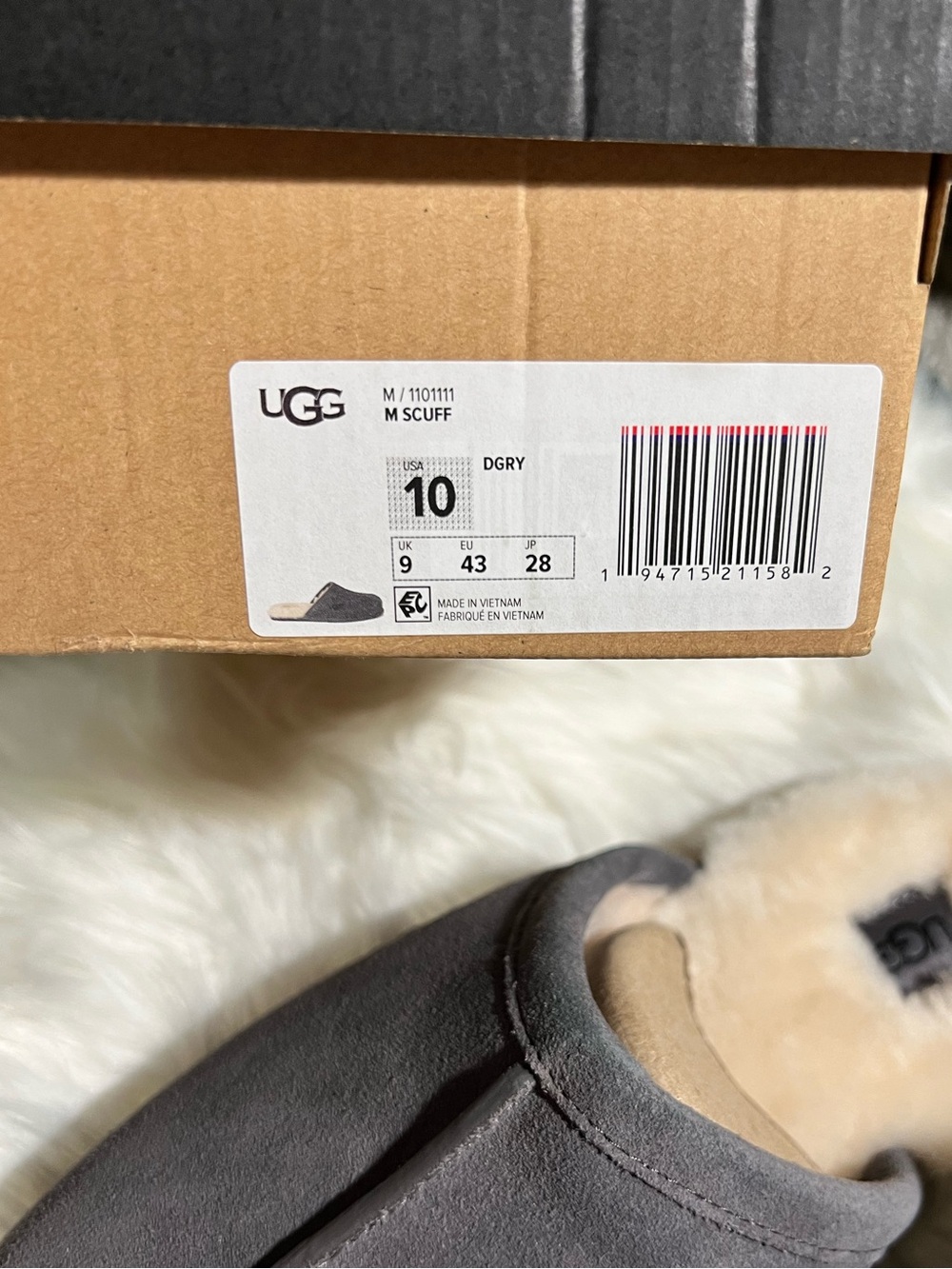 UGG Men’s Scuff Slippers - Picture 6 of 7